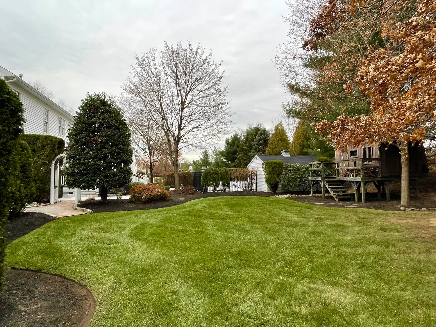 Beautiful showcasing professional landscaping by Galaxy Landscaping